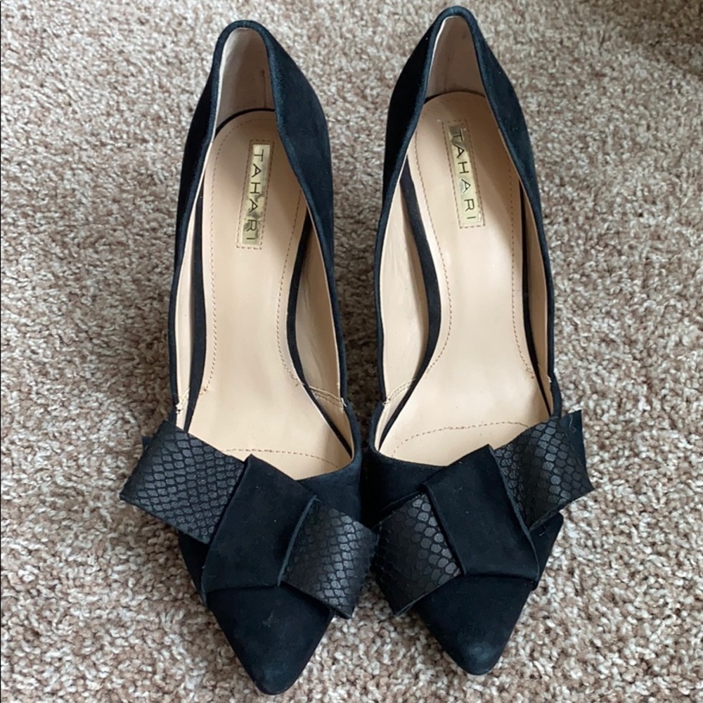 Black Tahari bow detail heels
